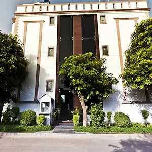 maxfort-greenwood-city.top-gurgaonhotels.com/